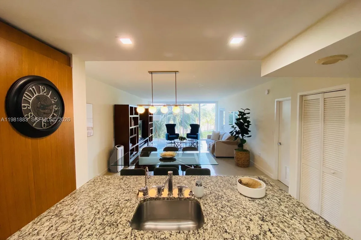 10275 E Collins Ave # 324, Bal Harbour FL 33154