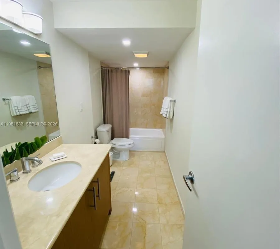 10275 E Collins Ave # 324, Bal Harbour FL 33154