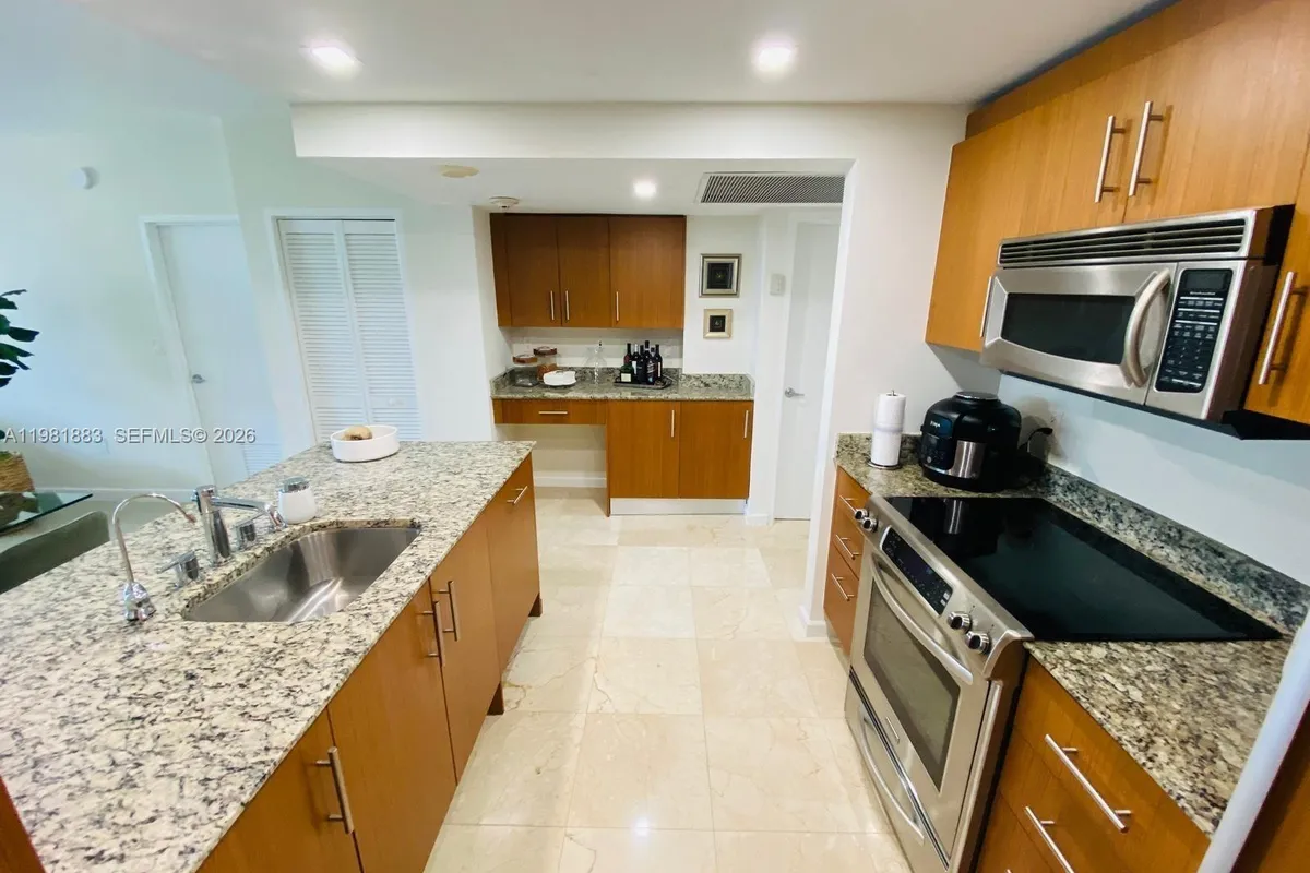 10275 E Collins Ave # 324, Bal Harbour FL 33154