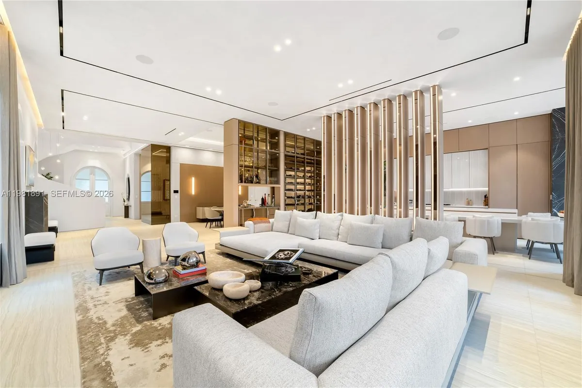 1522 Island Blvd, Aventura FL 33160