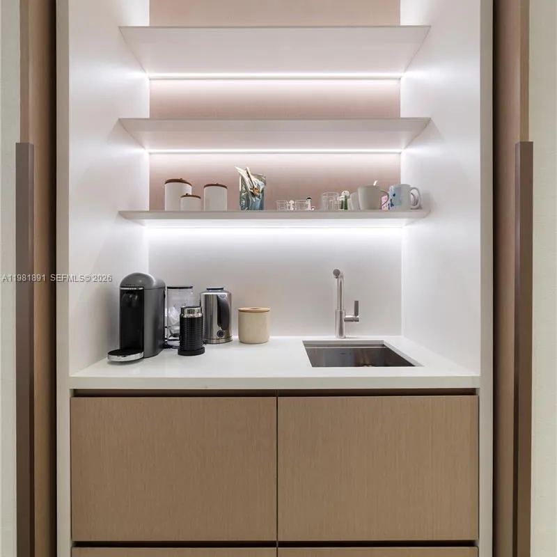 1522 Island Blvd, Aventura FL 33160