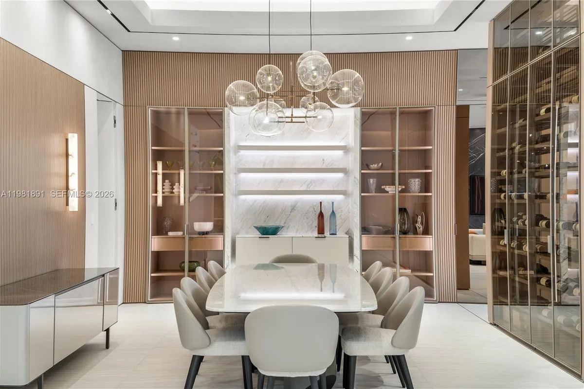 1522 Island Blvd, Aventura FL 33160