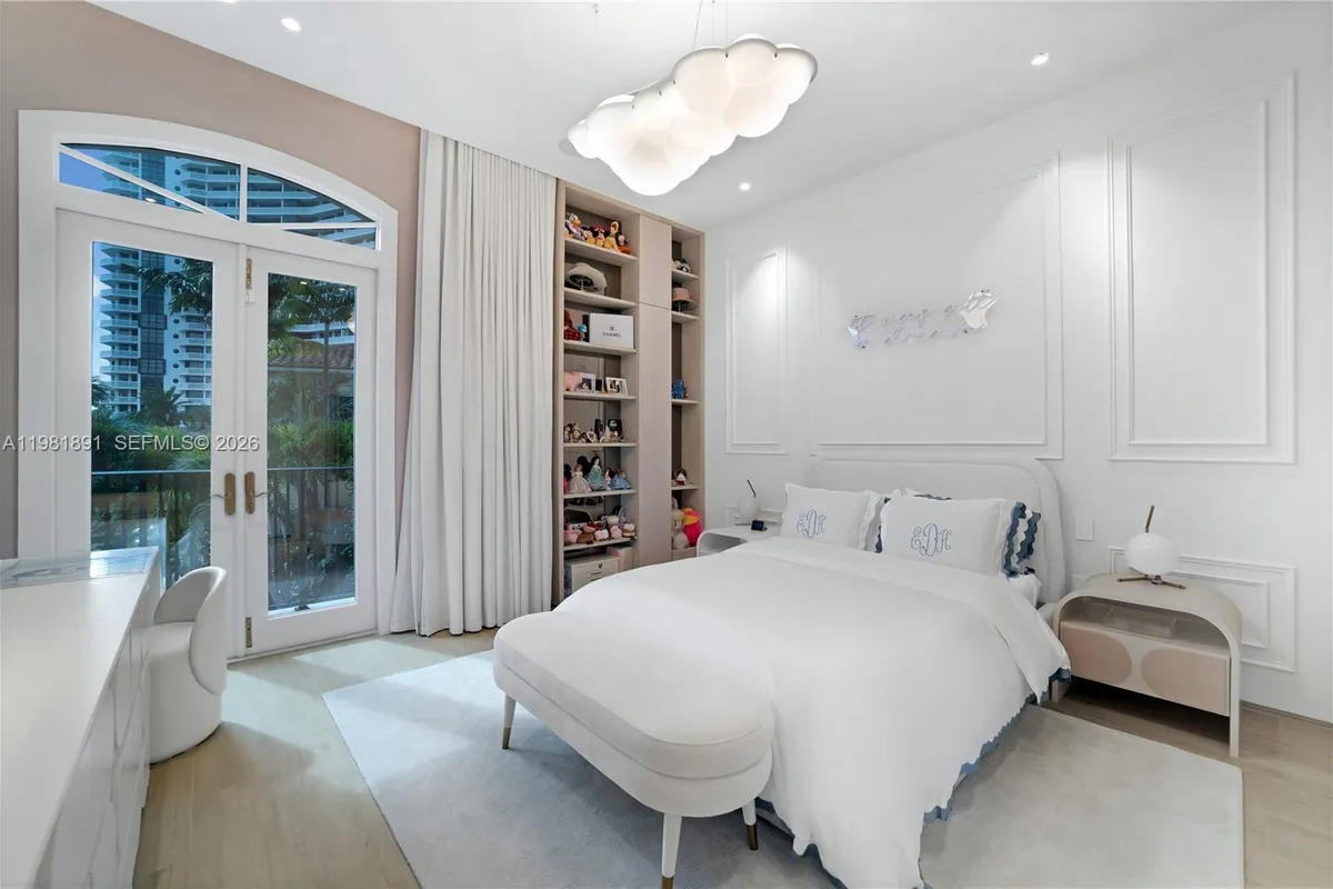 1522 Island Blvd, Aventura FL 33160