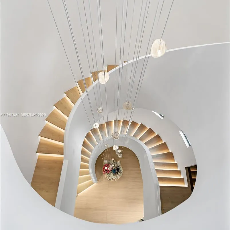 1522 Island Blvd, Aventura FL 33160