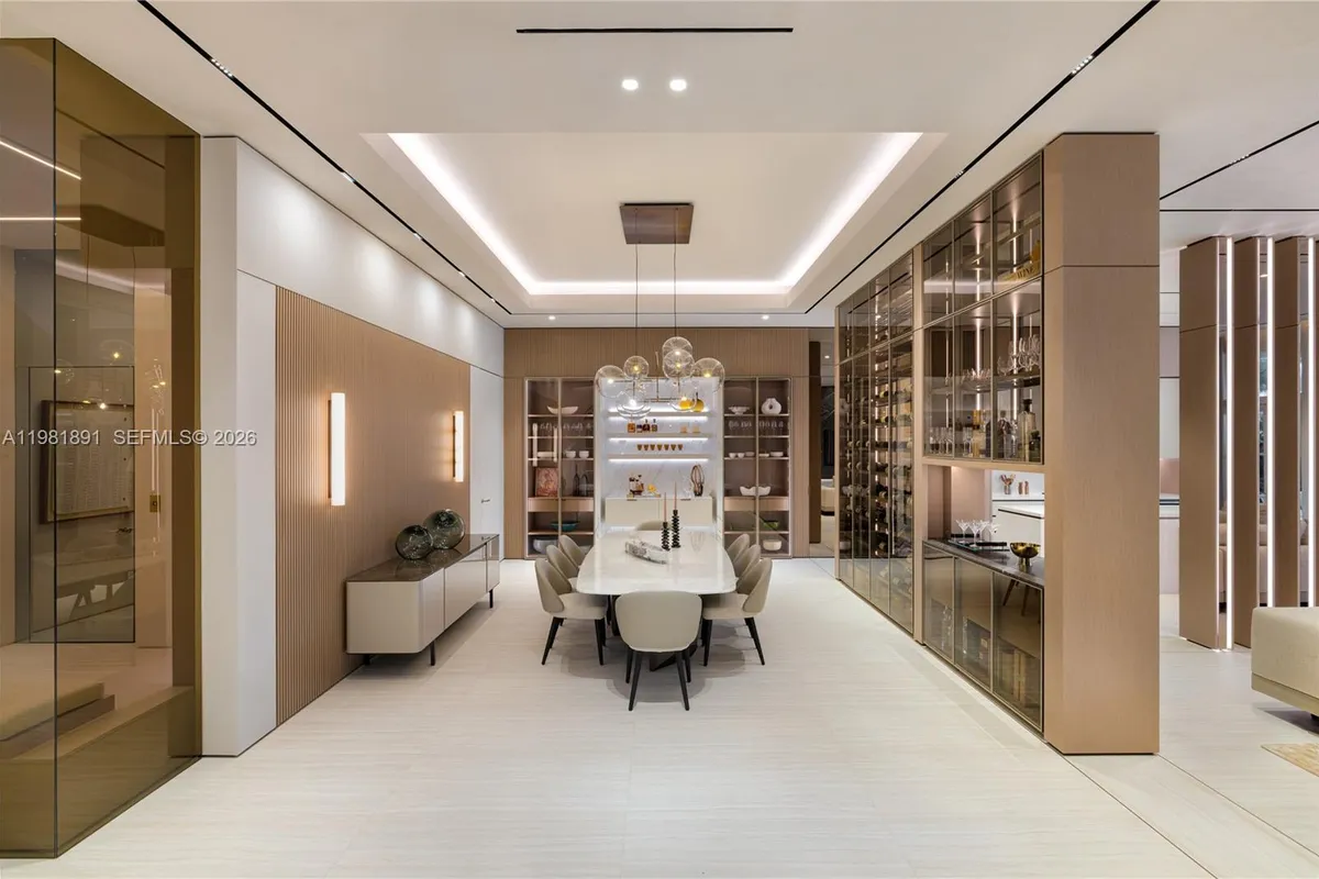 1522 Island Blvd, Aventura FL 33160