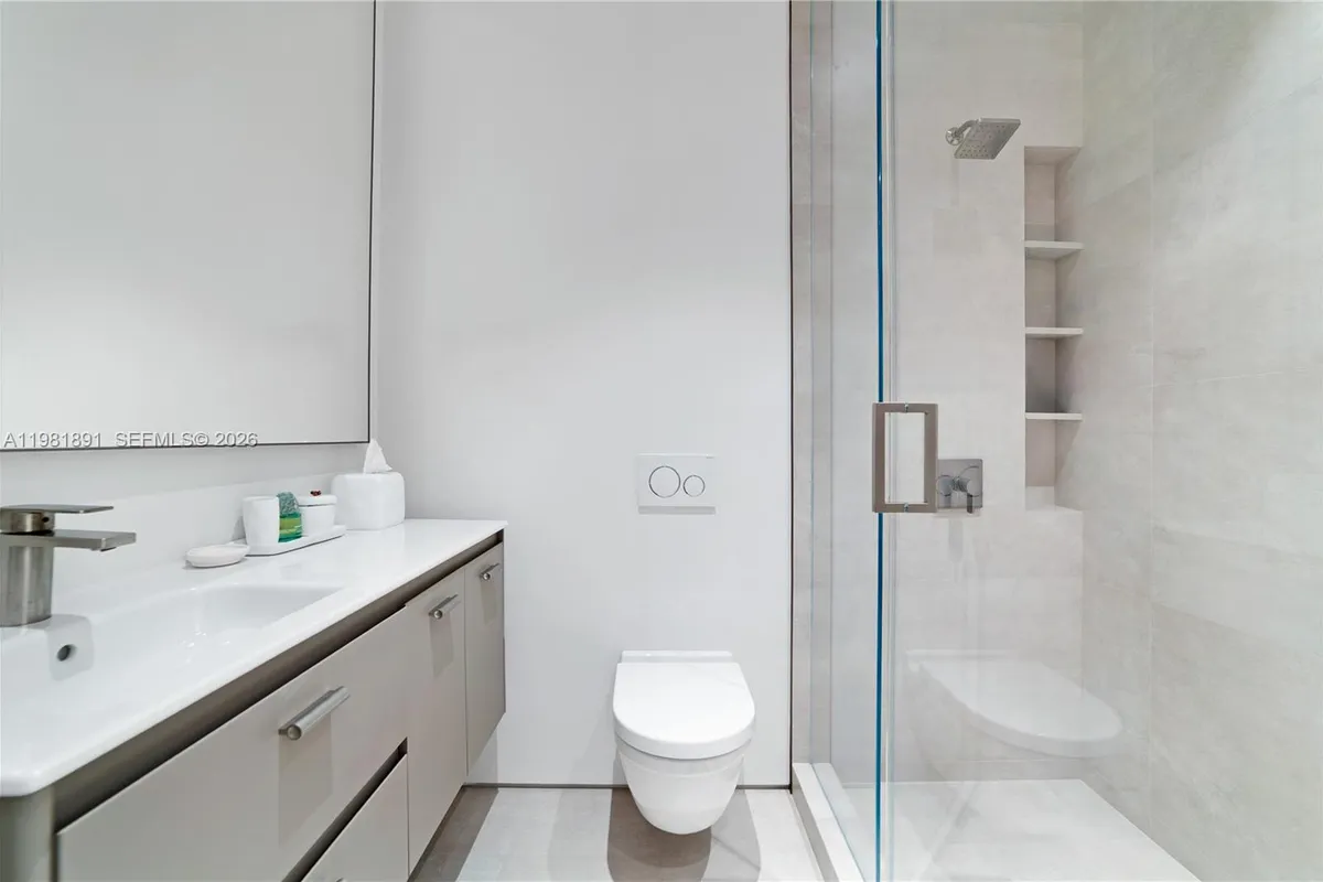 1522 Island Blvd, Aventura FL 33160