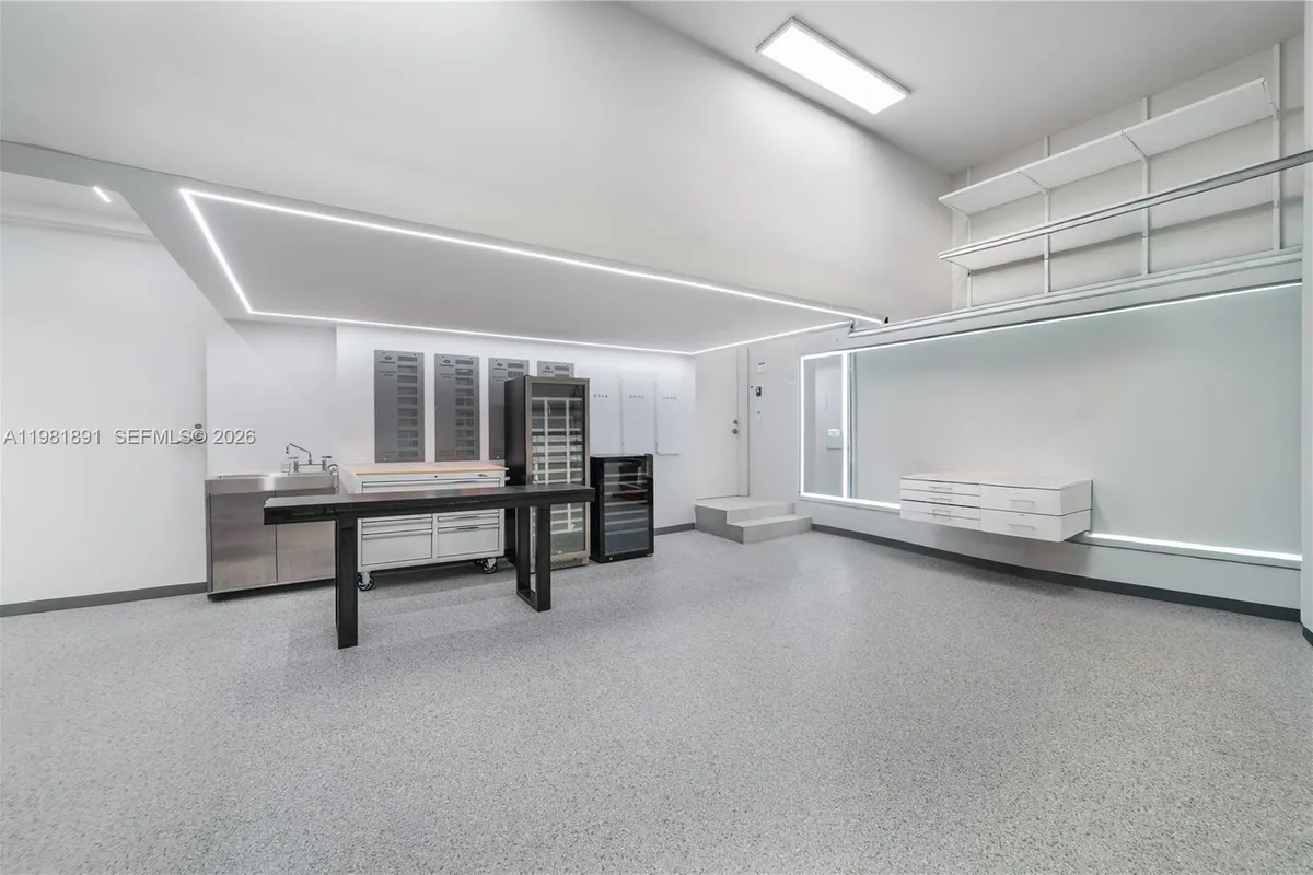 1522 Island Blvd, Aventura FL 33160