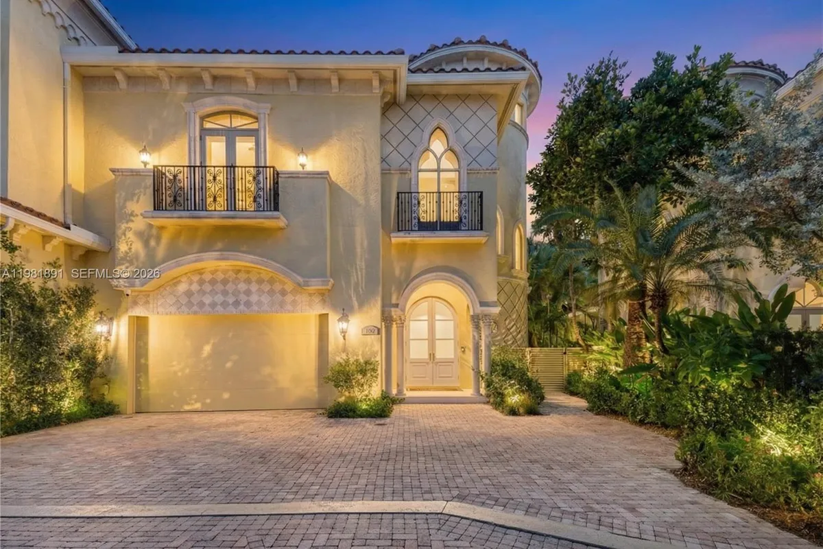 1522 Island Blvd, Aventura FL 33160