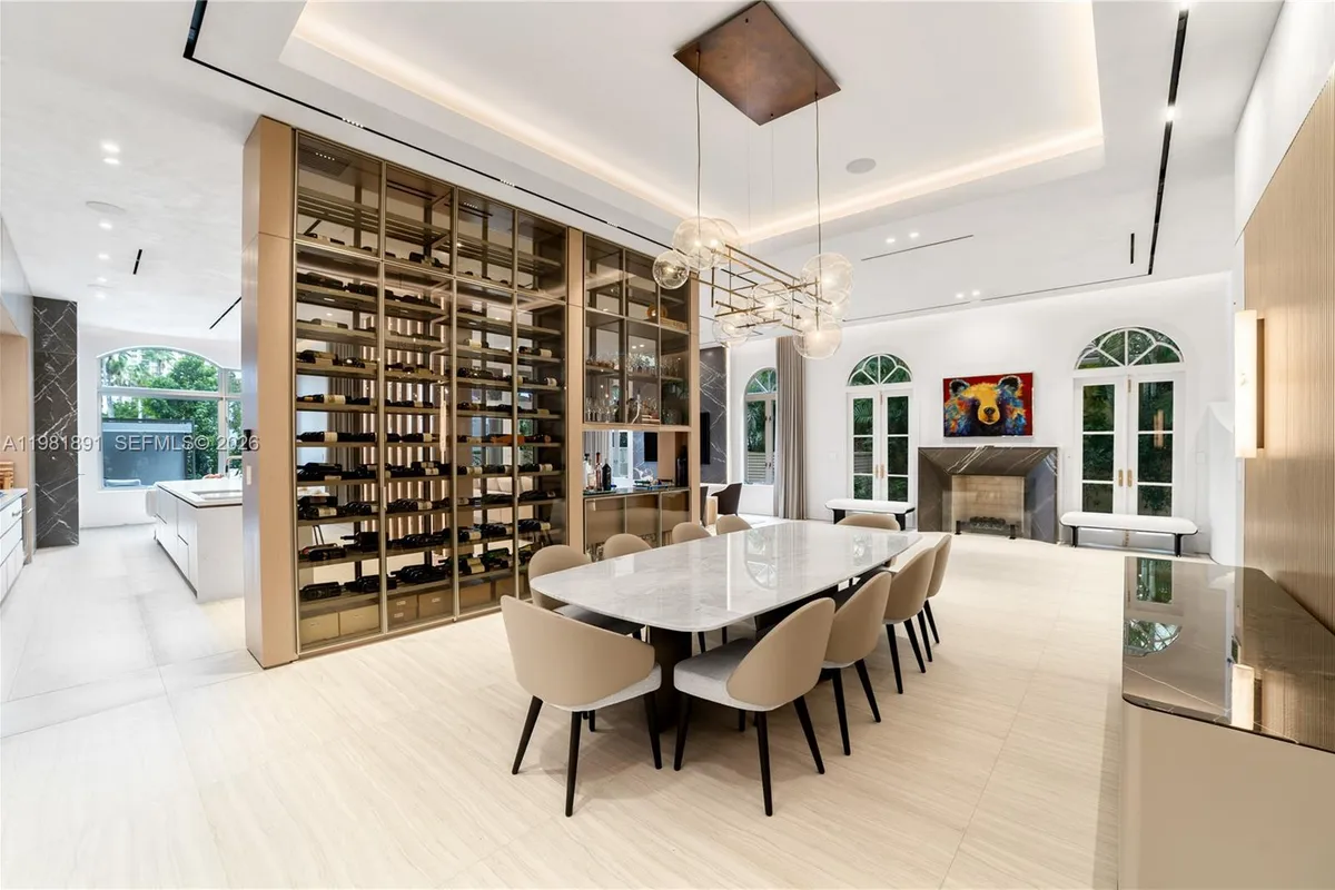 1522 Island Blvd, Aventura FL 33160