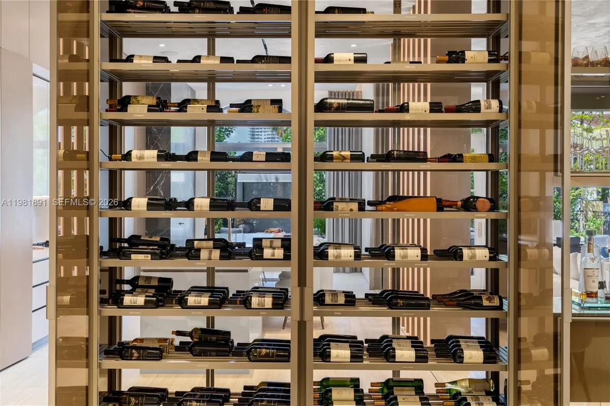 1522 Island Blvd, Aventura FL 33160