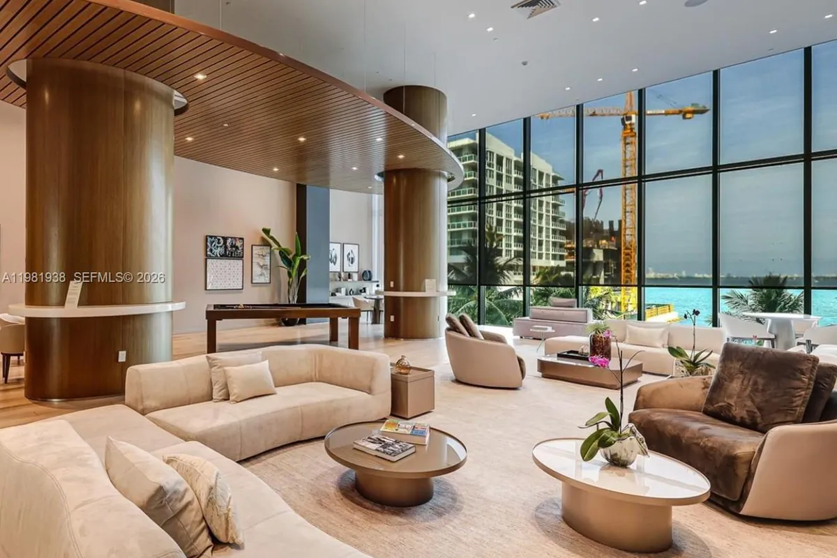 460 NE 28th St # 3301, Miami FL 33137