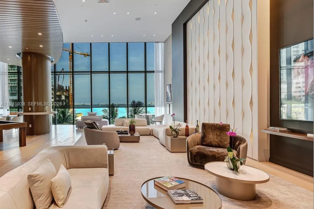 460 NE 28th St # 3301, Miami FL 33137