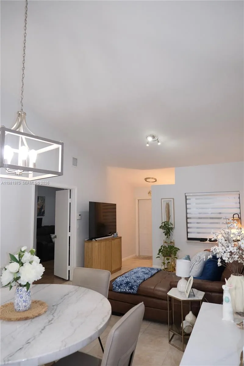 1021 NW 79th Ave, Plantation FL 33322