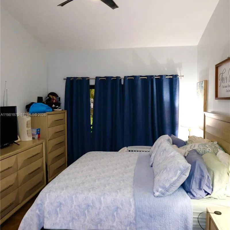 1021 NW 79th Ave, Plantation FL 33322