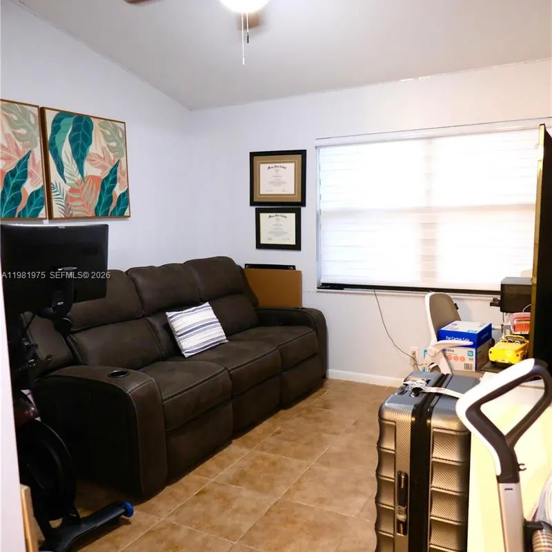 1021 NW 79th Ave, Plantation FL 33322