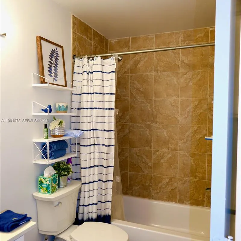 1021 NW 79th Ave, Plantation FL 33322