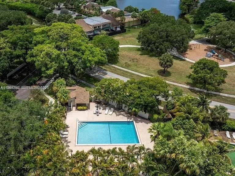 1021 NW 79th Ave, Plantation FL 33322