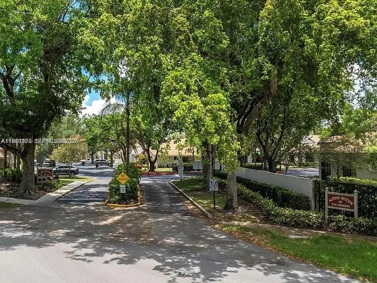 1021 NW 79th Ave, Plantation FL 33322