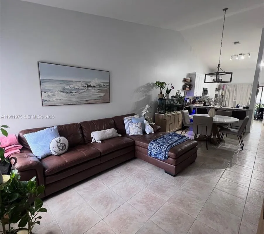 1021 NW 79th Ave, Plantation FL 33322