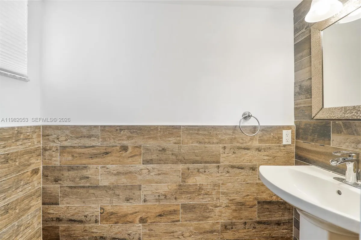 235 Antilla Ave # 7, Coral Gables FL 33134