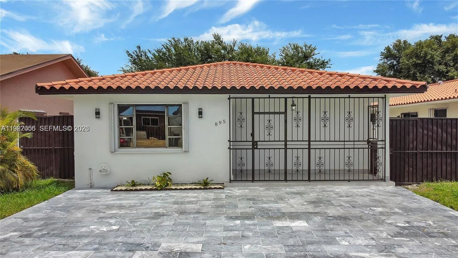 895 W 39th Pl, Hialeah FL 33012