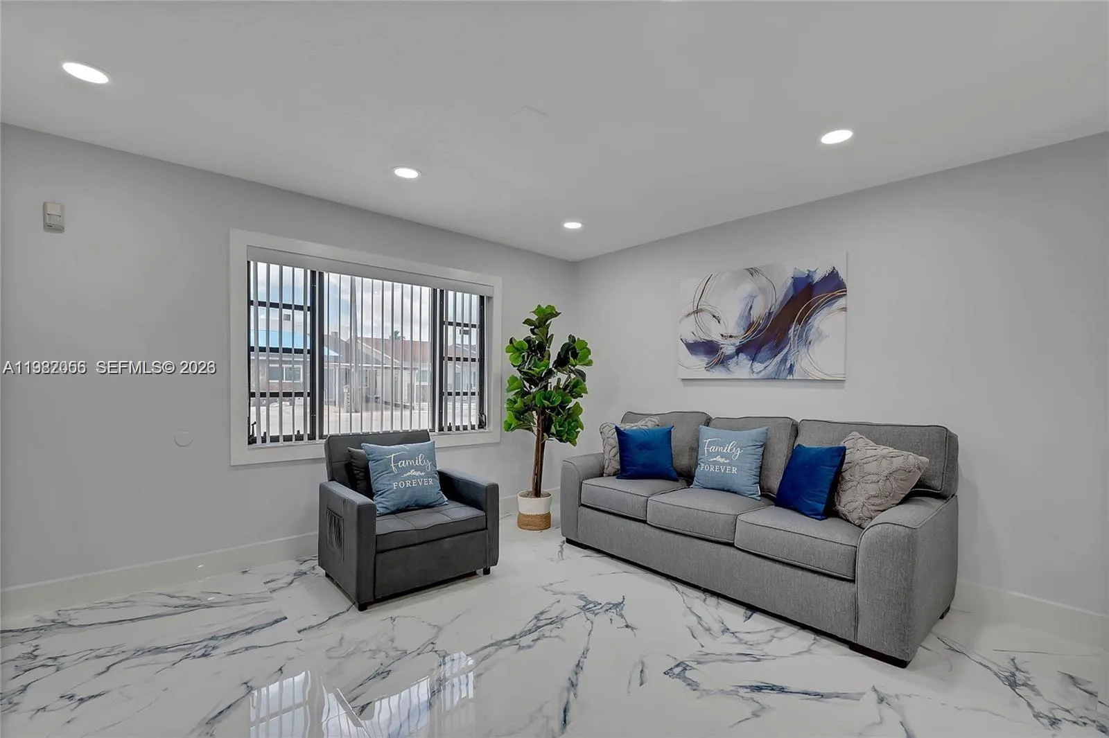 895 W 39th Pl, Hialeah FL 33012