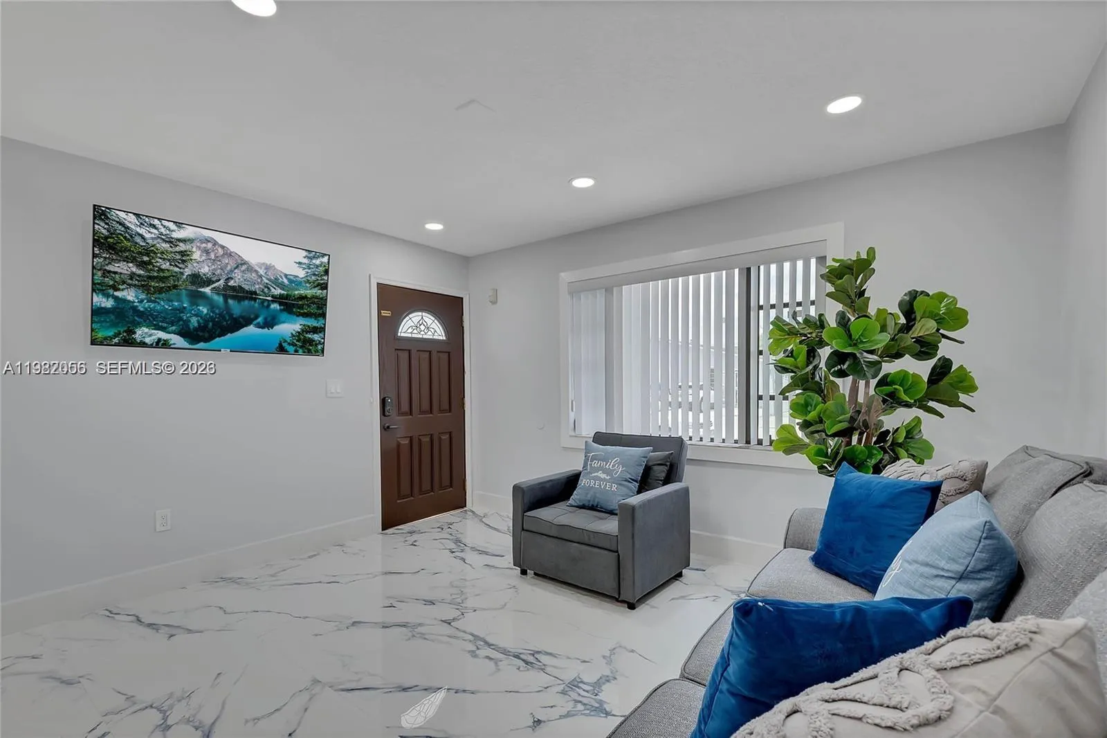 895 W 39th Pl, Hialeah FL 33012