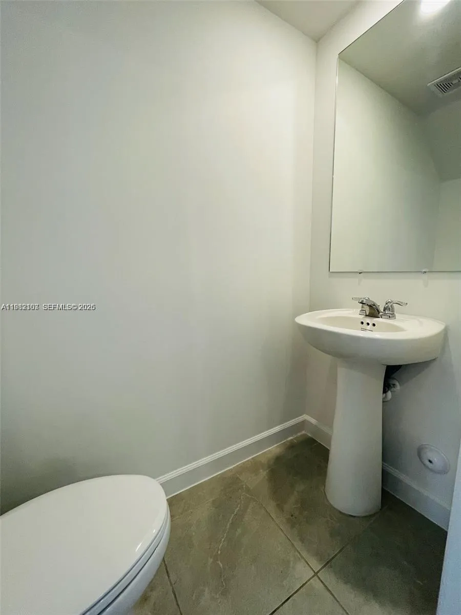 5000 SW 37th St, Pembroke Park FL 33023