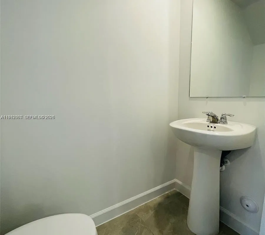 5000 SW 37th St, Pembroke Park FL 33023