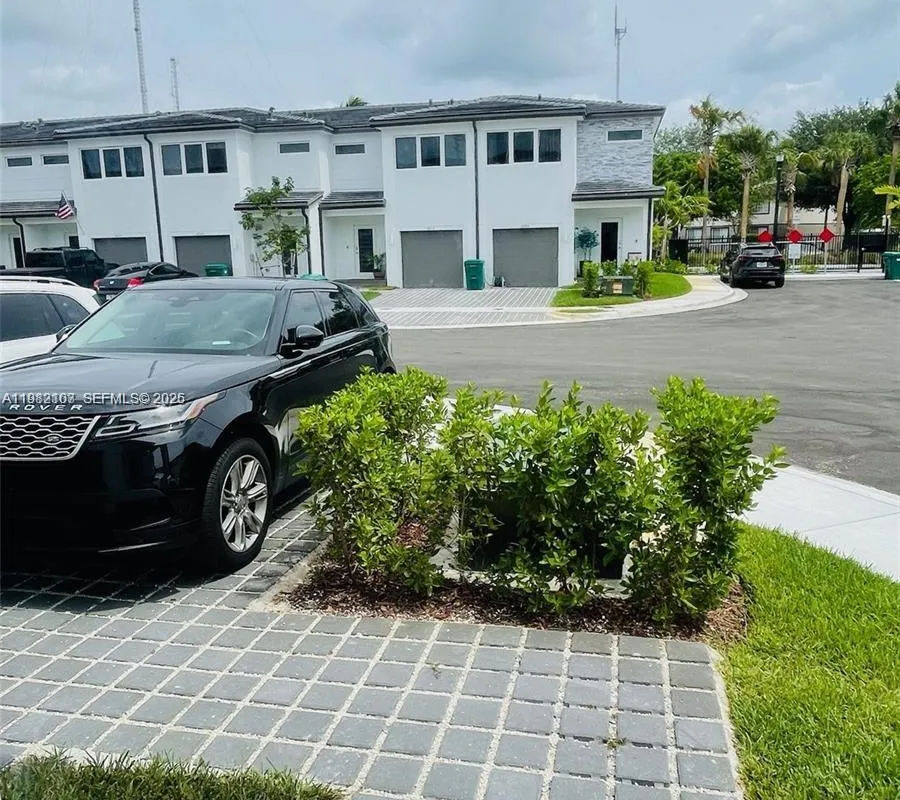 5000 SW 37th St, Pembroke Park FL 33023