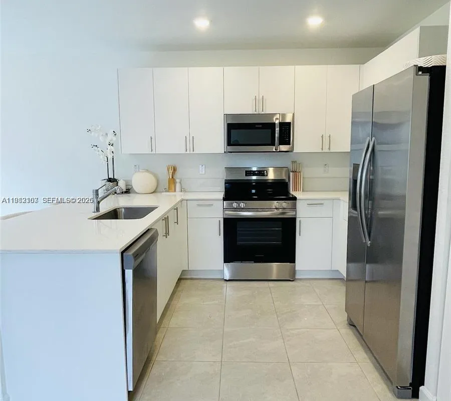 5000 SW 37th St, Pembroke Park FL 33023