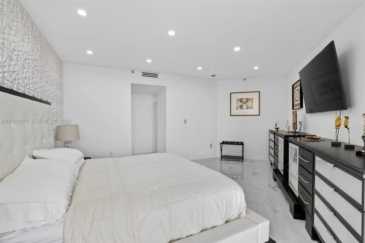 4000 Island Blvd # 2301, Aventura FL 33160