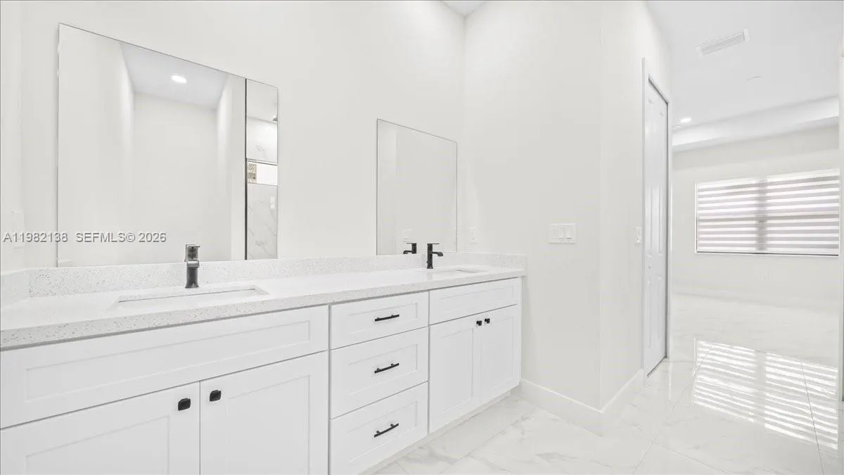 2220 NE 9th PL, Cape Coral FL 33909