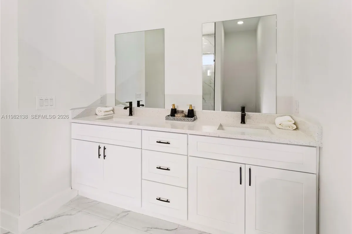 2220 NE 9th PL, Cape Coral FL 33909