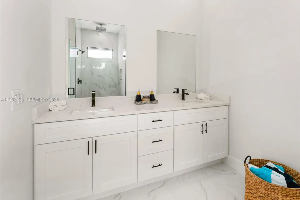 2220 NE 9th PL, Cape Coral FL 33909