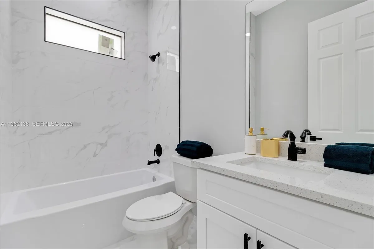 2220 NE 9th PL, Cape Coral FL 33909