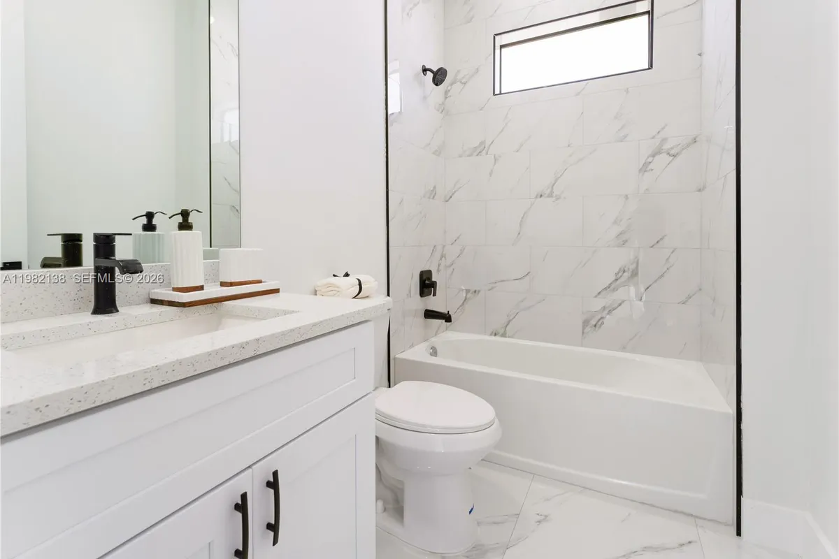 2220 NE 9th PL, Cape Coral FL 33909