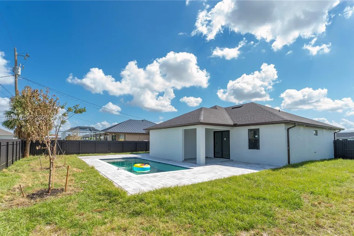 2220 NE 9th PL, Cape Coral FL 33909