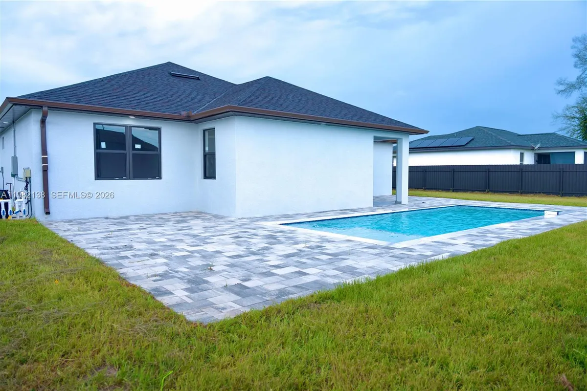 2220 NE 9th PL, Cape Coral FL 33909