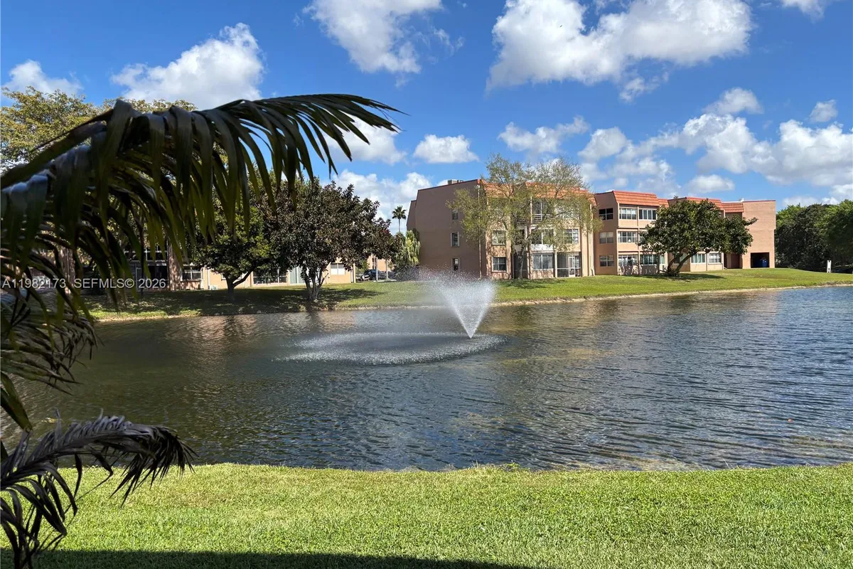 9900 Sunrise Lakes Blvd # 107, Sunrise FL 33322