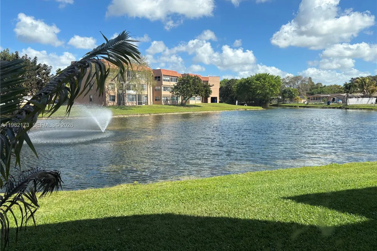 9900 Sunrise Lakes Blvd # 107, Sunrise FL 33322