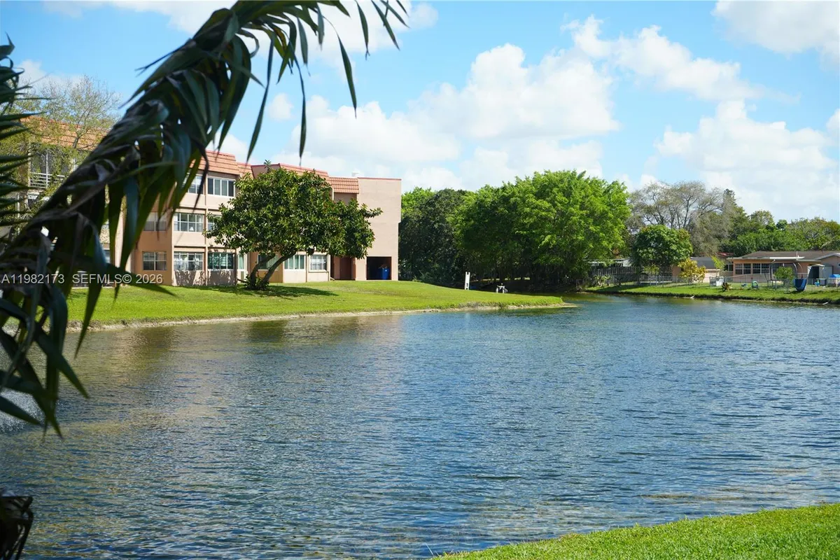 9900 Sunrise Lakes Blvd # 107, Sunrise FL 33322