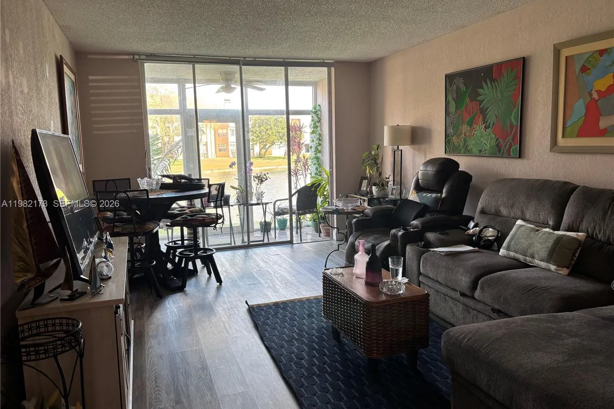 9900 Sunrise Lakes Blvd # 107, Sunrise FL 33322