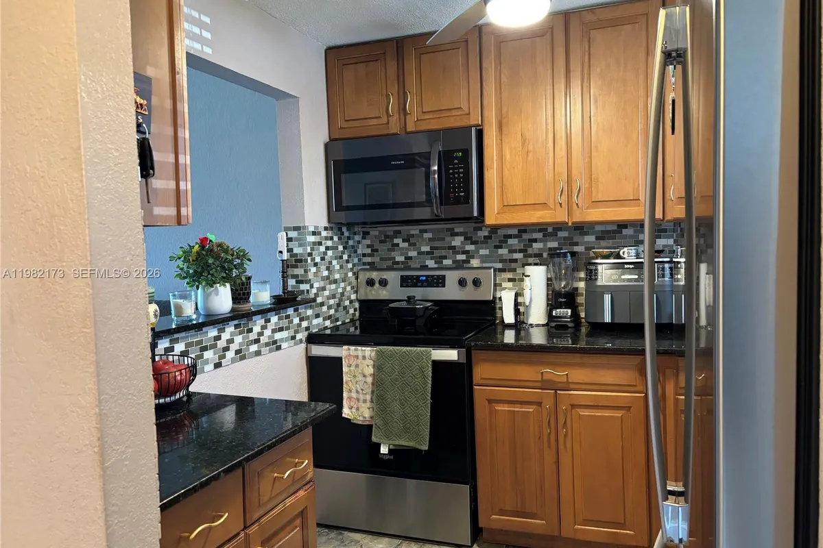 9900 Sunrise Lakes Blvd # 107, Sunrise FL 33322