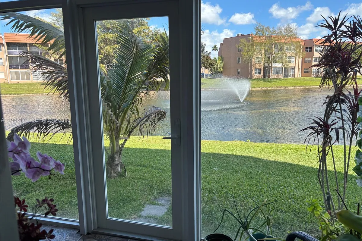 9900 Sunrise Lakes Blvd # 107, Sunrise FL 33322