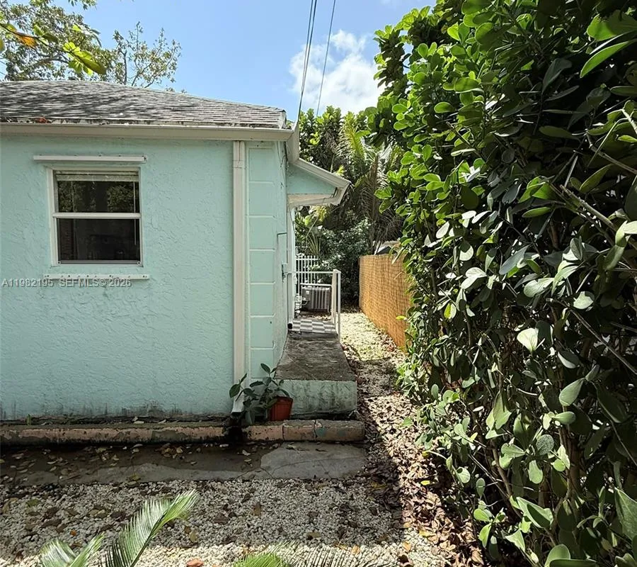 294 NE 57th St, Miami FL 33137