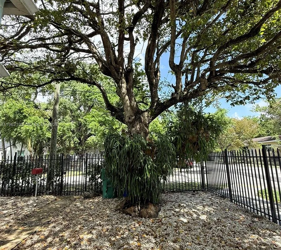 294 NE 57th St, Miami FL 33137