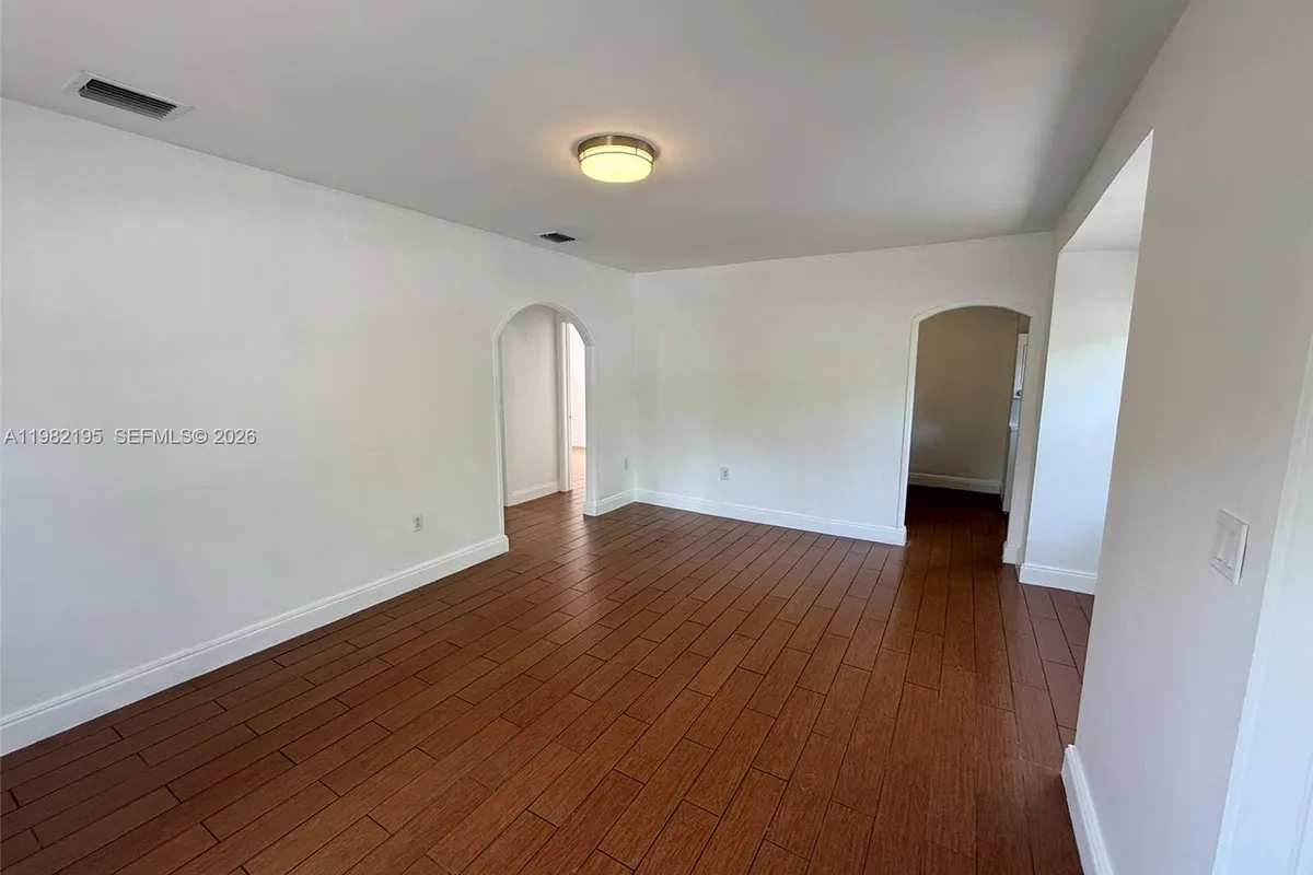 294 NE 57th St, Miami FL 33137