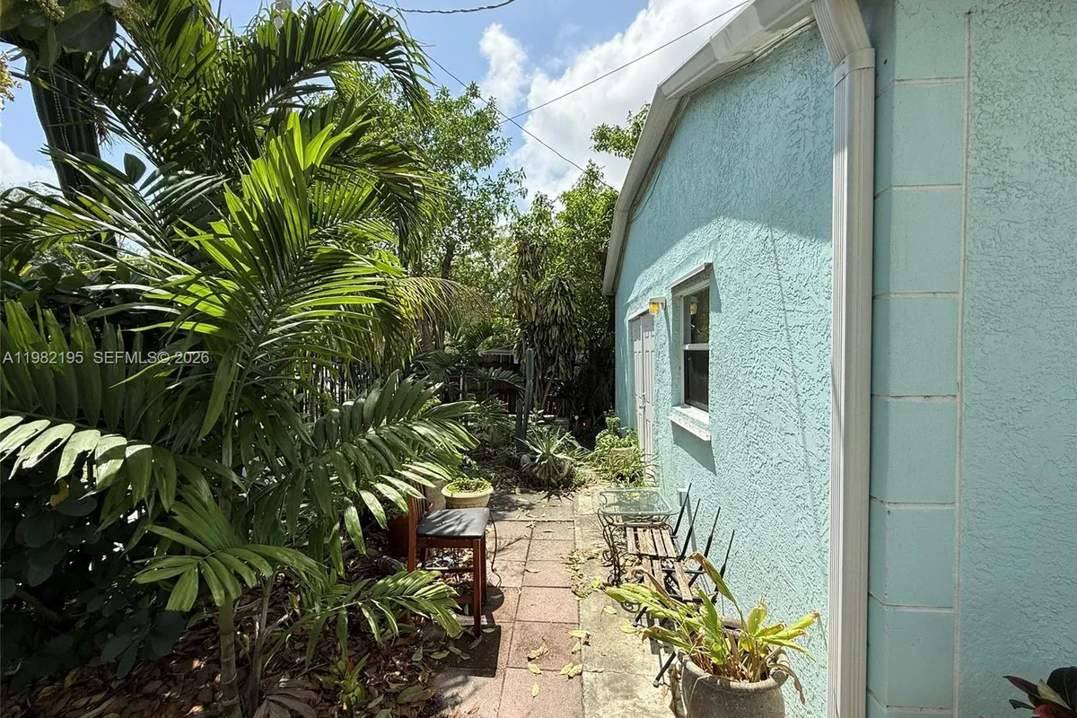 294 NE 57th St, Miami FL 33137