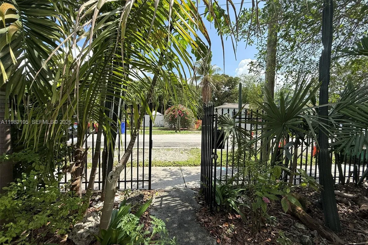 294 NE 57th St, Miami FL 33137